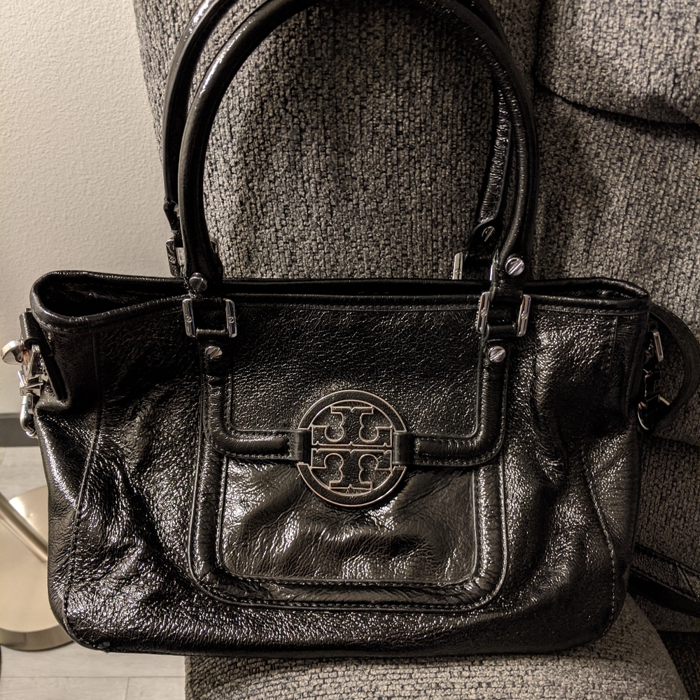 Tory Burch Black Leather Logo Satchel has crossbody strap